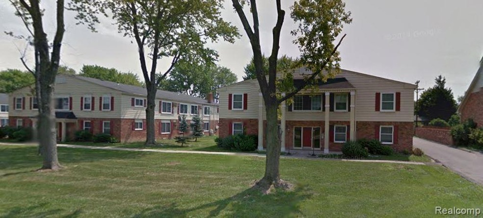 811 W Maple