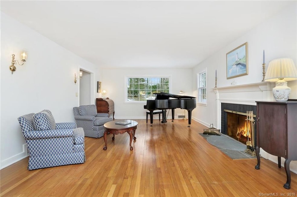 31 Highfield Ln, Darien, CT 06820 - photo 1