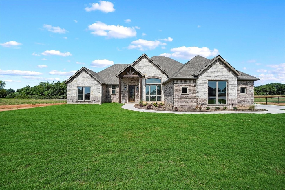 1042 Alex Dr, Springtown, TX 76082 - photo 1