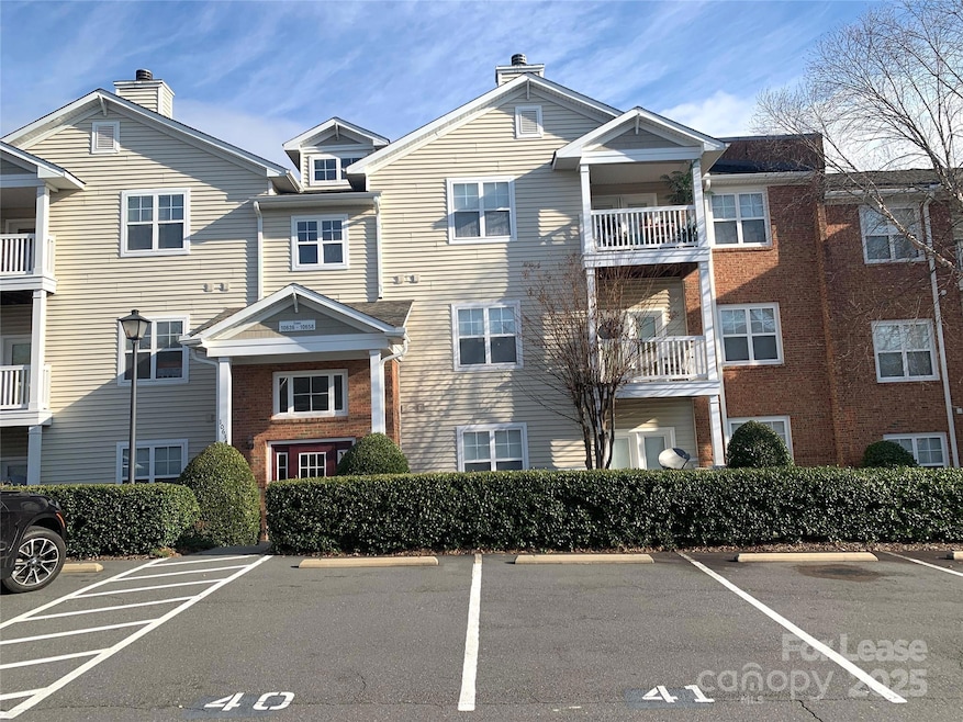 10648 Hill Point Ct unit 10648, Charlotte, NC 28262 - photo 1