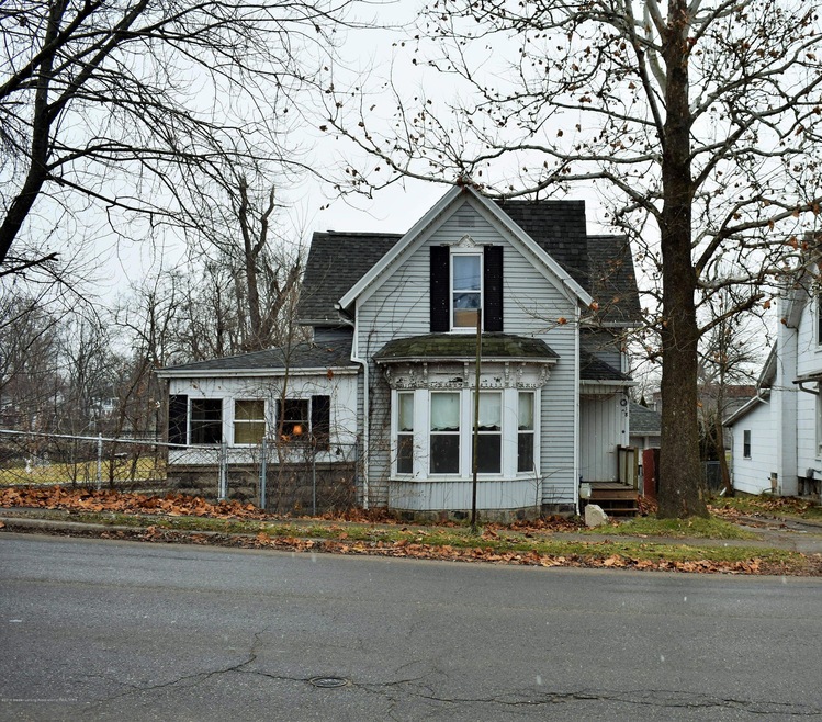 Front of house at 118 E. Knight Street