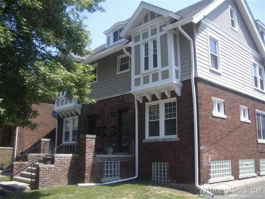 1002 Beaconsfield Ave, Grosse Pointe Park, MI 48230 - photo 1