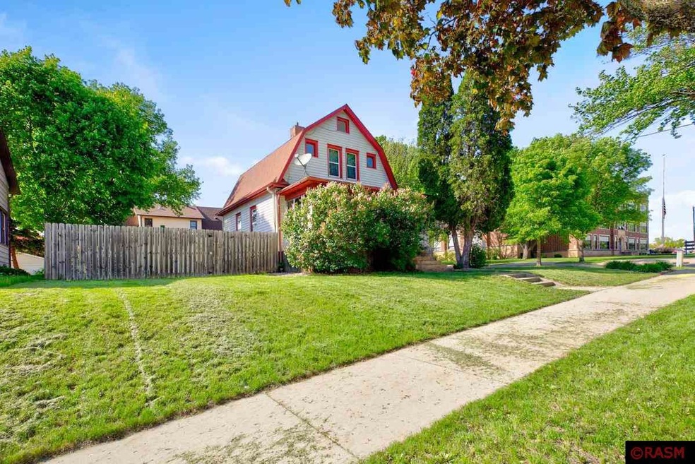 928 N Broad St, Mankato, MN 56001 - photo 1