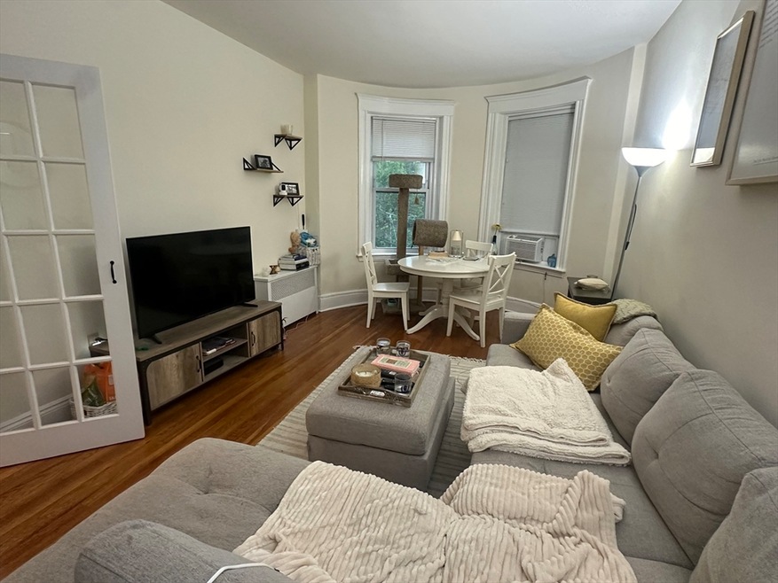 182 St Paul St unit 3R, Brookline, MA 02445 - photo 1