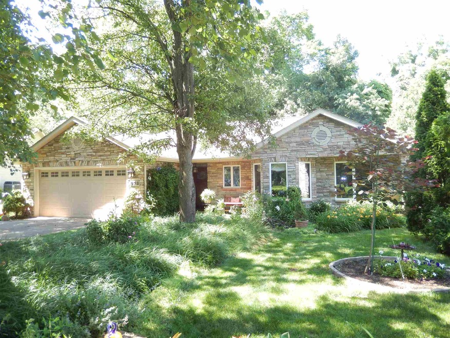 824 W Rosewood Dr, Bloomington, IN 47404 - photo 1