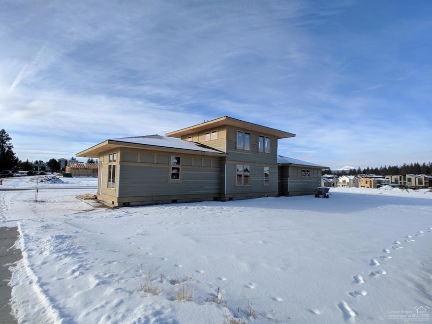 1223 NW Mt Washington Dr, Bend, OR 97703 - photo 1