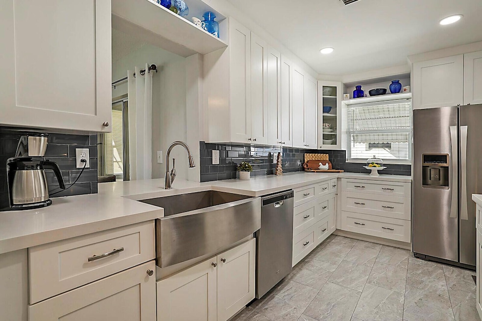 812 SW 5th Ave, Boynton Beach, FL 33426 - photo 1