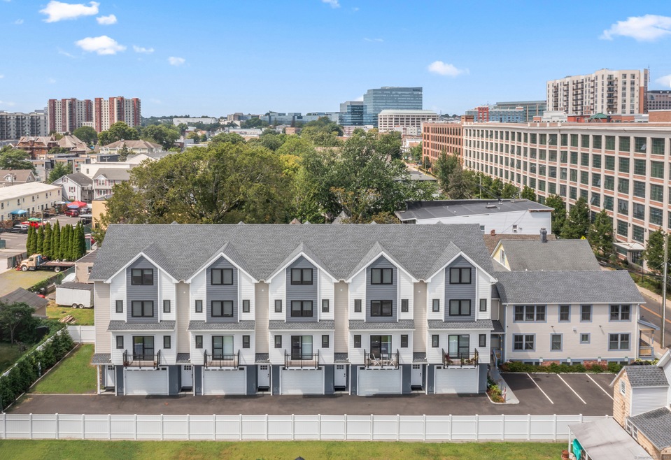 239 Henry St unit 5, Stamford, CT 06902 - photo 1