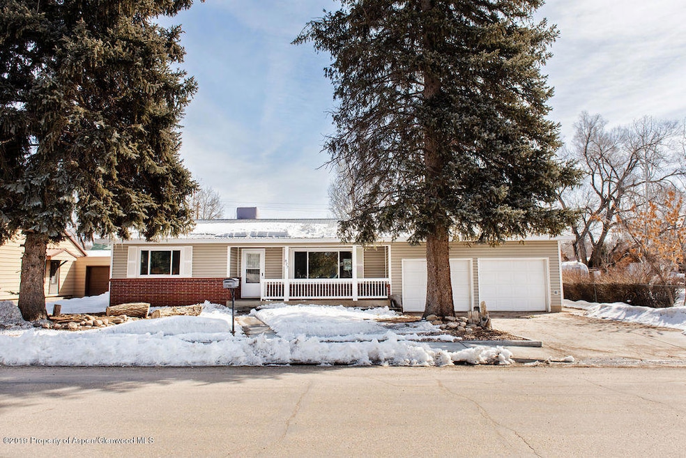 827 Russell St, Craig, CO 81625 - photo 1