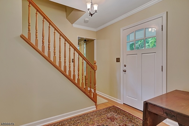 518 Stratford Ln, Branchburg, NJ 08876 - photo 1