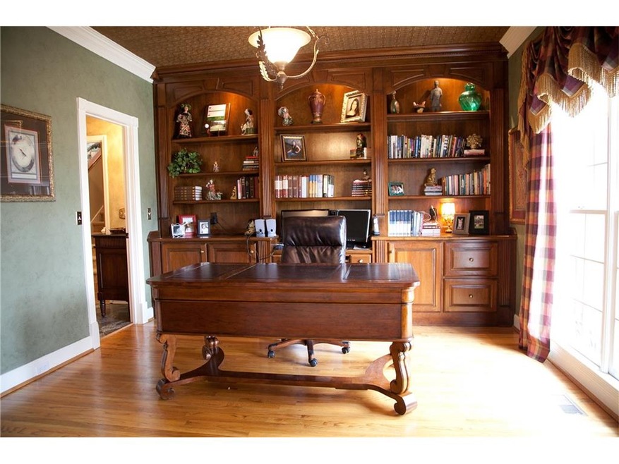 620 Lake Medlock Ct, Alpharetta, GA 30022 - photo 1