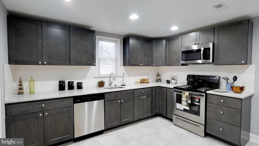 121 Linden Ave, Edgewater, MD 21037 - photo 1