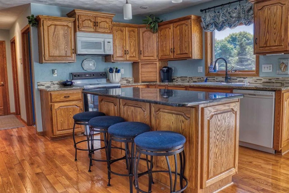 W5945 Daisy Ct, Appleton, WI 54915 - photo 1