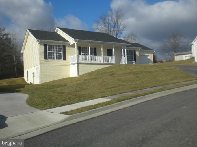 182 Aden Dr, Strasburg, VA 22657 - photo 1