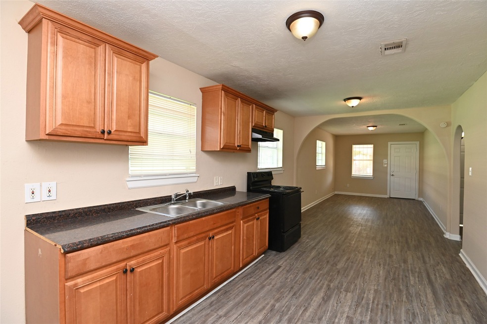 4531 Lelay Cir, Houston, TX 77022 - photo 1