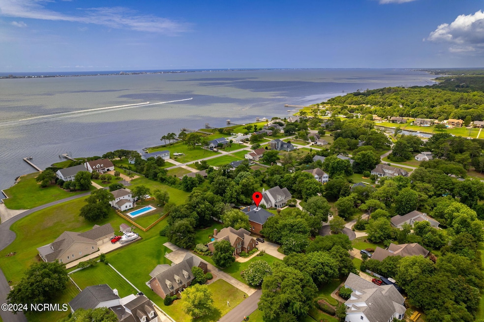 Newport home in waterfront community