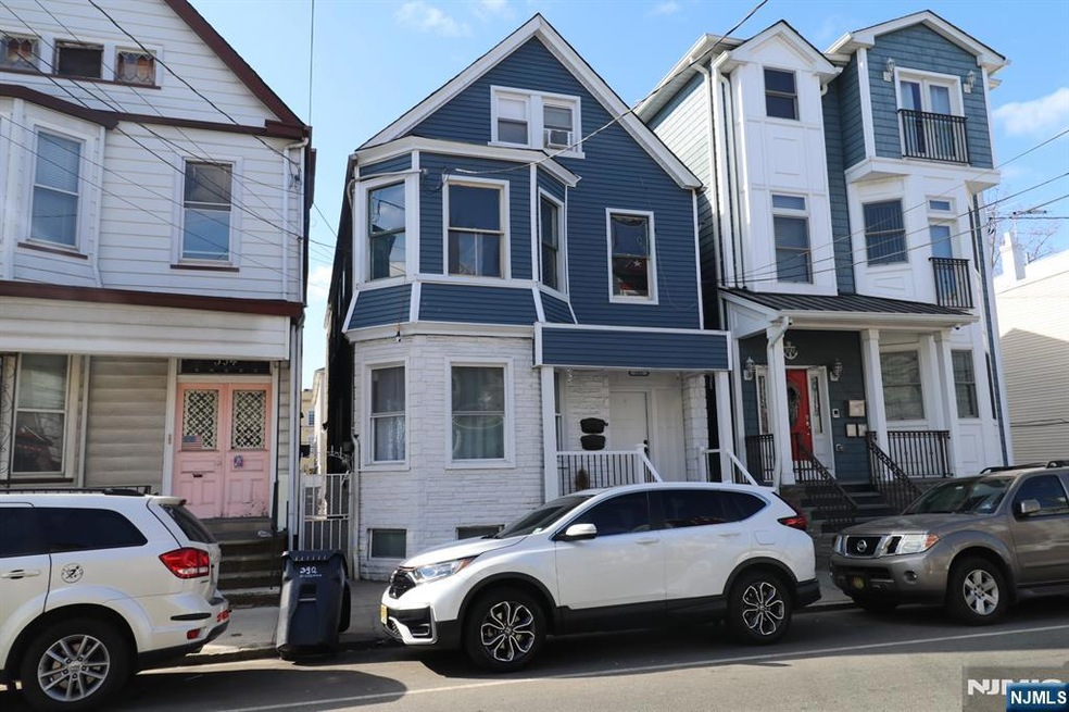 392 Walnut St, Newark, NJ 07105 - photo 1