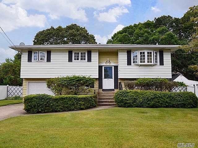 201 Lafayette St, Copiague, NY 11726 - photo 1