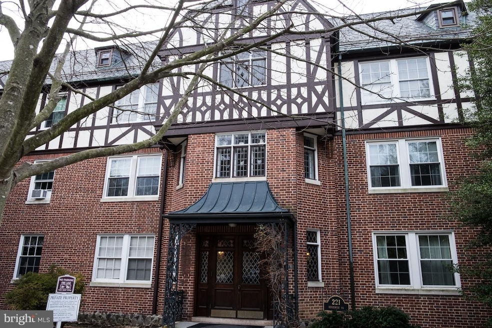 221 Ridgemede Rd unit 206, Baltimore, MD 21210 - photo 1