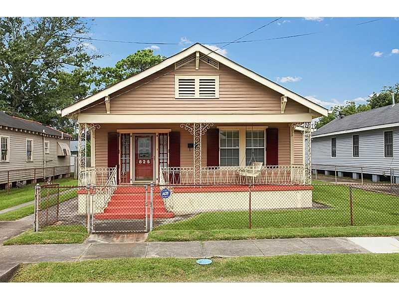 Facade/Exterior Front. Double lot 60x129