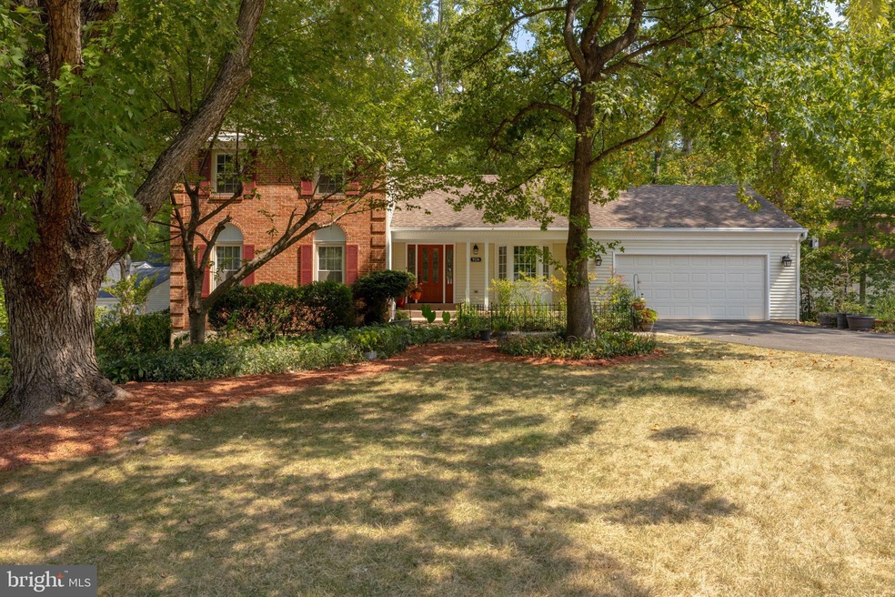 9134 Fishermans Ln, Springfield, VA 22153 - photo 1