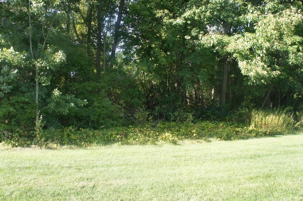 526 Mammoth Rd, Dracut, MA 01826 - photo 1