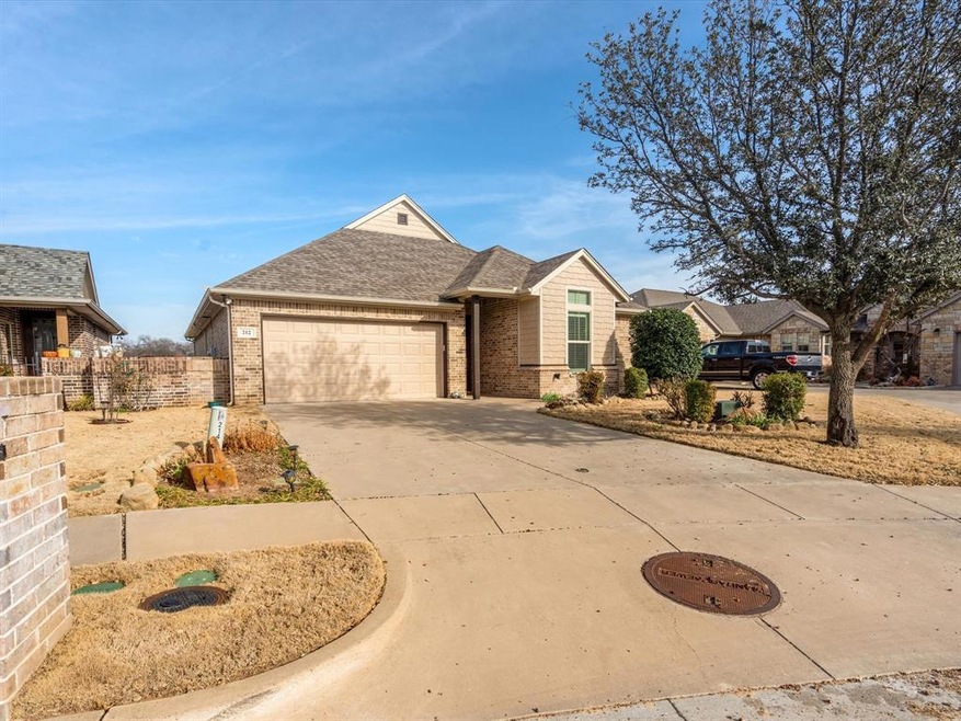 212 Captains Ct, Granbury, TX 76049 - photo 1