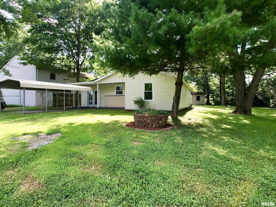 129 S Shaw St, Harrisburg, IL 62946 - photo 1