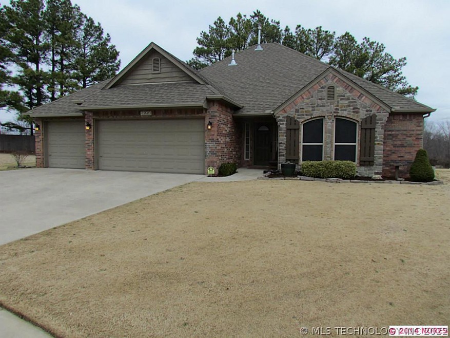 Beautiful house with 3 car garage  on a CUL DE SAC