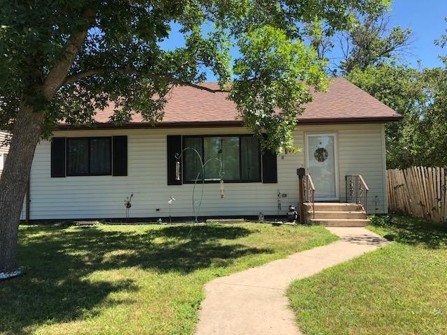 607 4th Ave SE, Jamestown, ND 58401 - photo 1