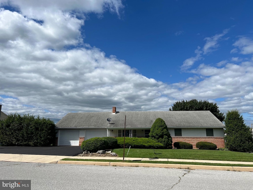 305 Lyman Ave, Womelsdorf, PA 19567 - photo 1