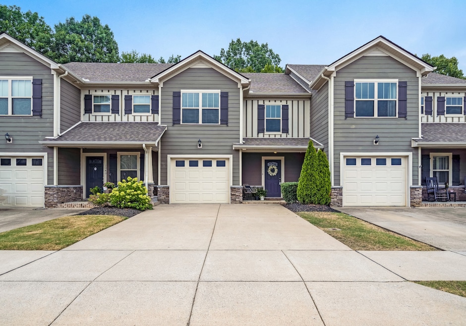 Sold $337,500 • Co-Listing Agent