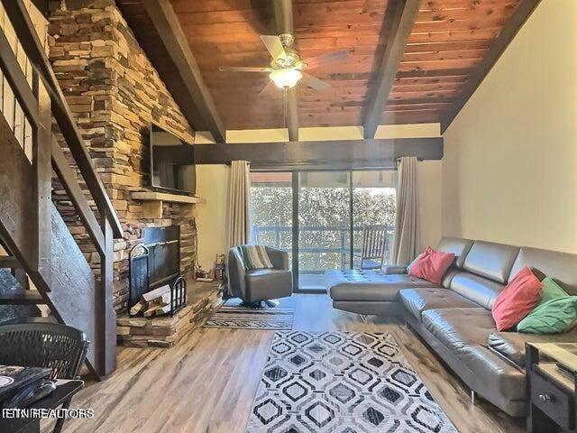 living to upper