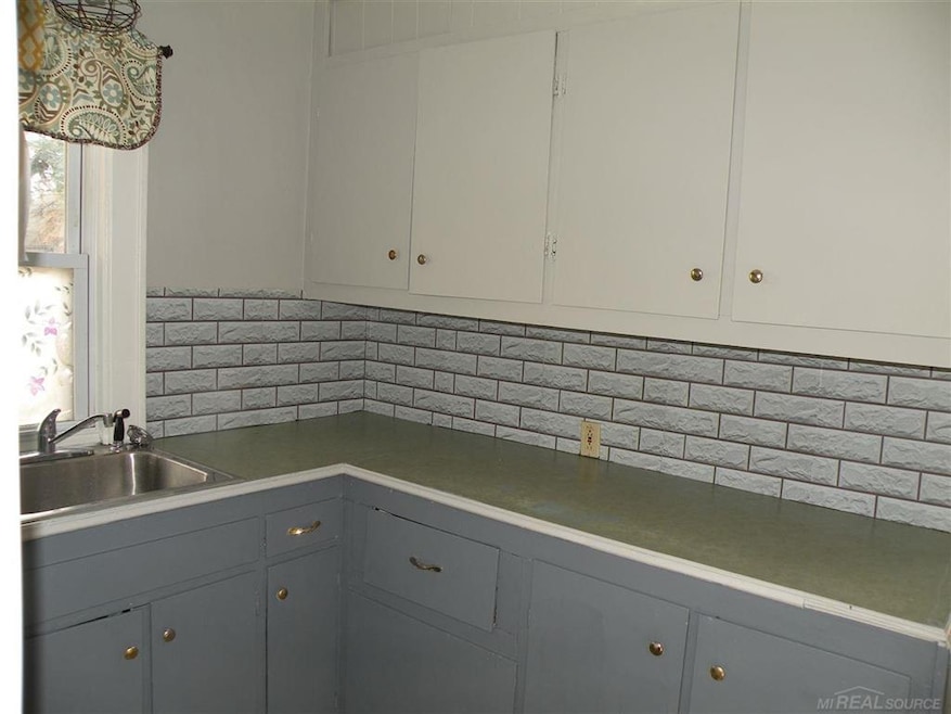 1702 Minnie St, Port Huron, MI 48060 - photo 1