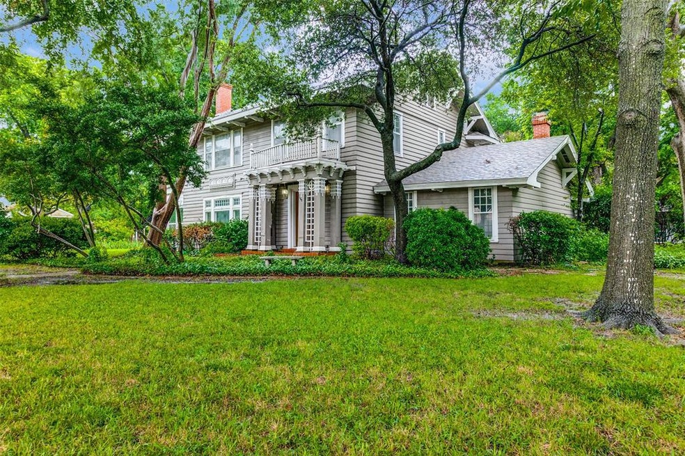 Welcome home to 920 W. Avenue D.