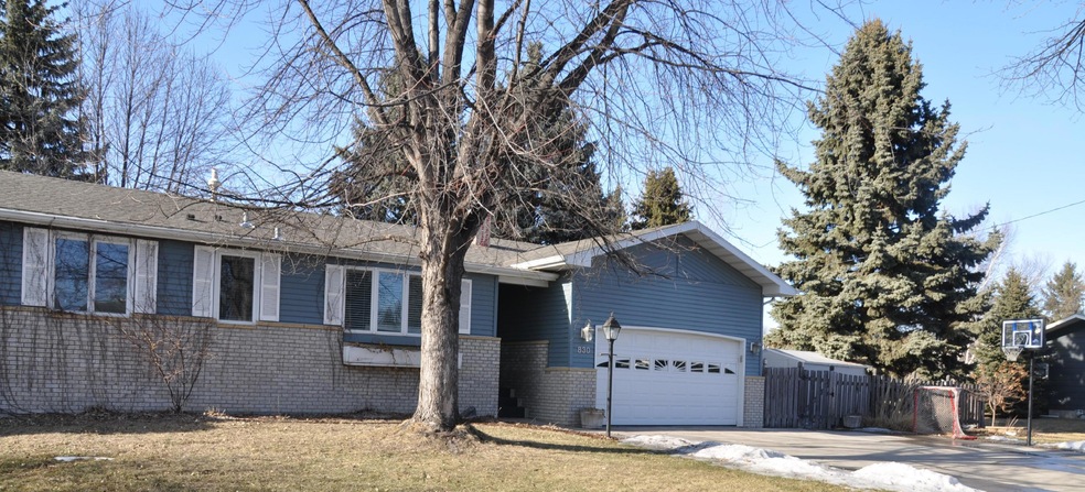 830 S 23rd St, Grand Forks, ND 58201 - photo 1