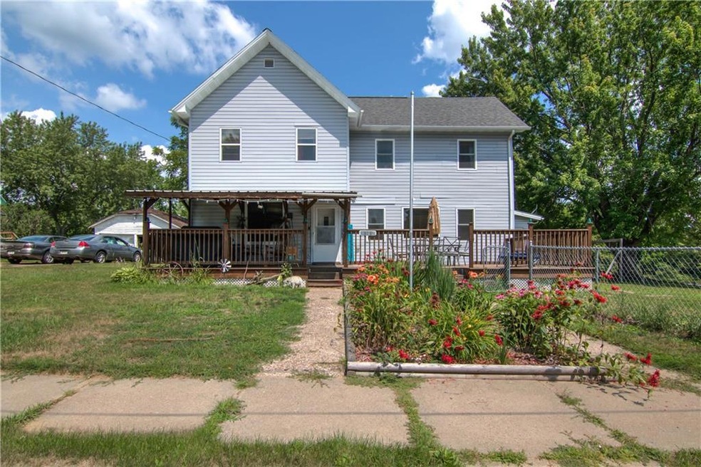 318 E Washington St, Augusta, WI 54722 - photo 1