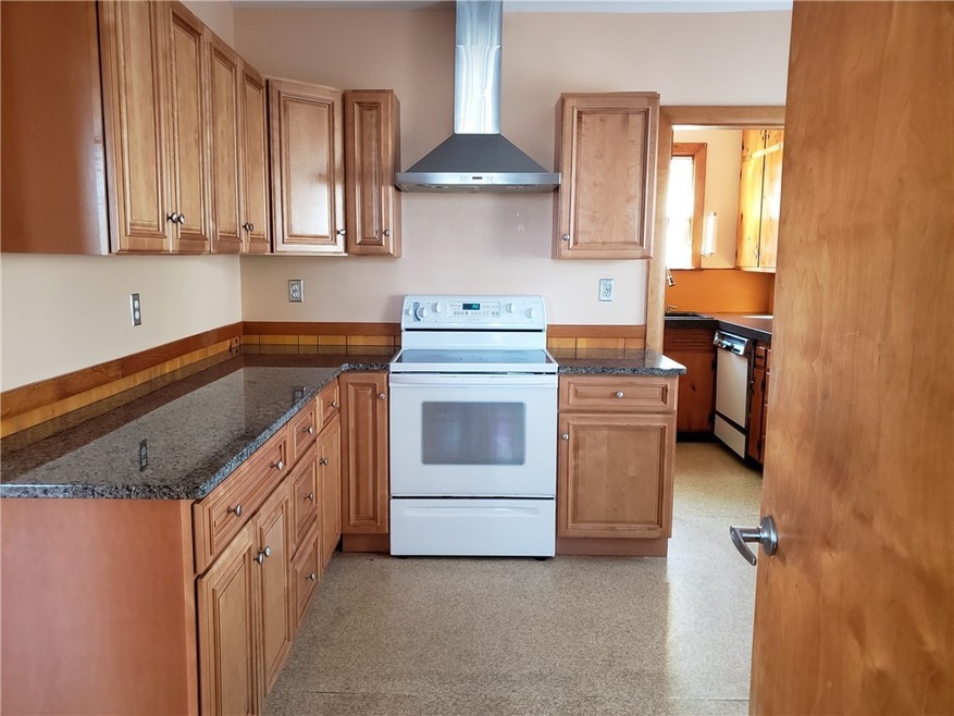 40 E Barrows St unit 2, Cumberland, RI 02864 - photo 1