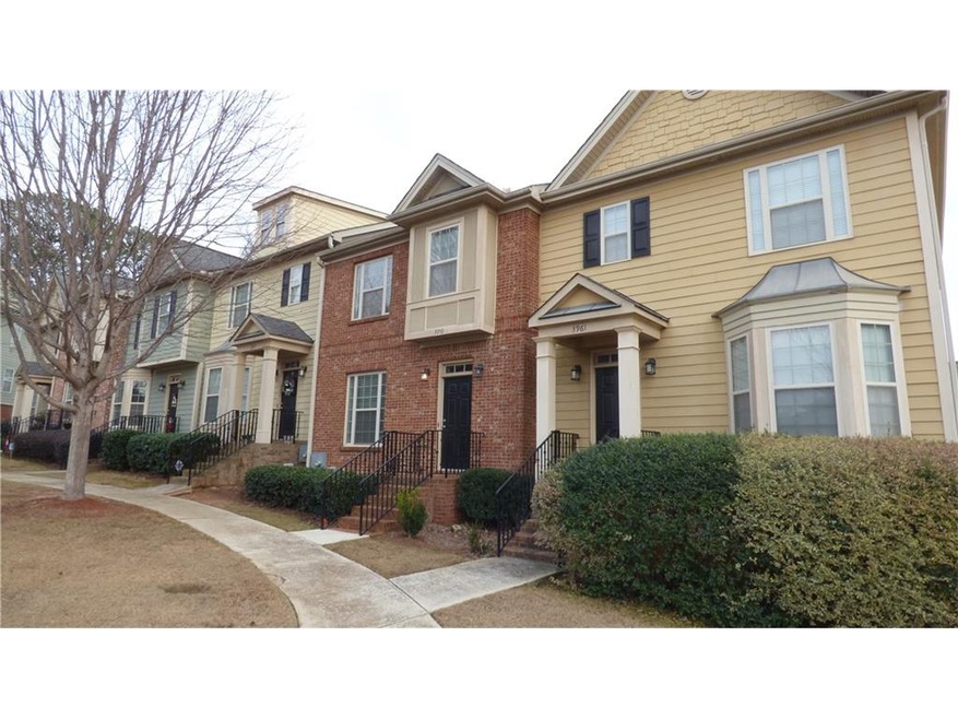 Well-maintained community in a great location in S