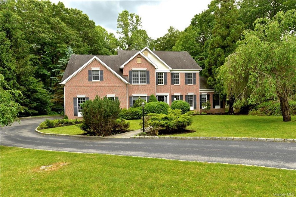 25 Split Rock Rd, Pound Ridge, NY 10576 - photo 1