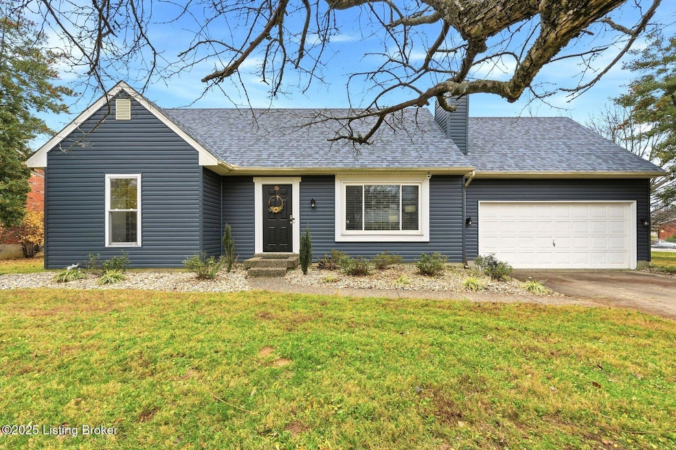 10100 Settlers Crest Ln, Louisville, KY 40299 - photo 1