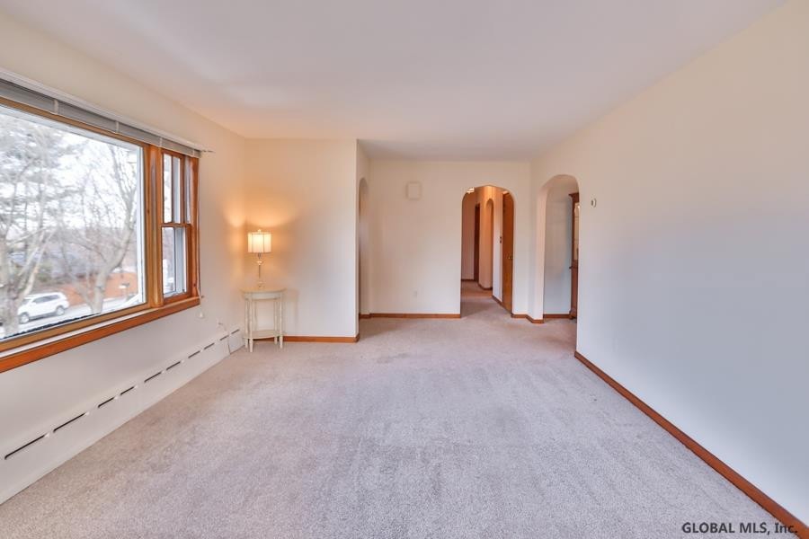 4 Sitzmark Ln, Rensselaer, NY 12144 - photo 1