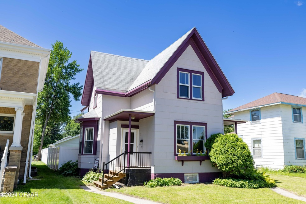 417-N-3rd-St-002