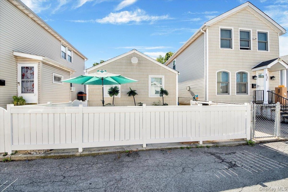 64A Edgewater Park unit 64D, Bronx, NY 10465 - photo 1