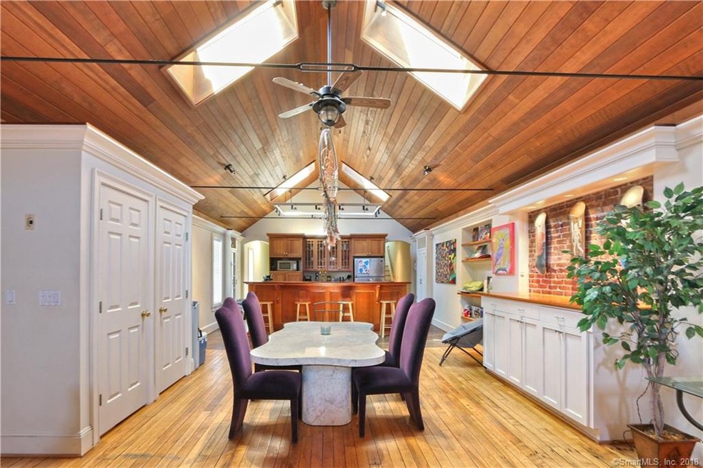 243 Bank St, New London, CT 06320 - photo 1