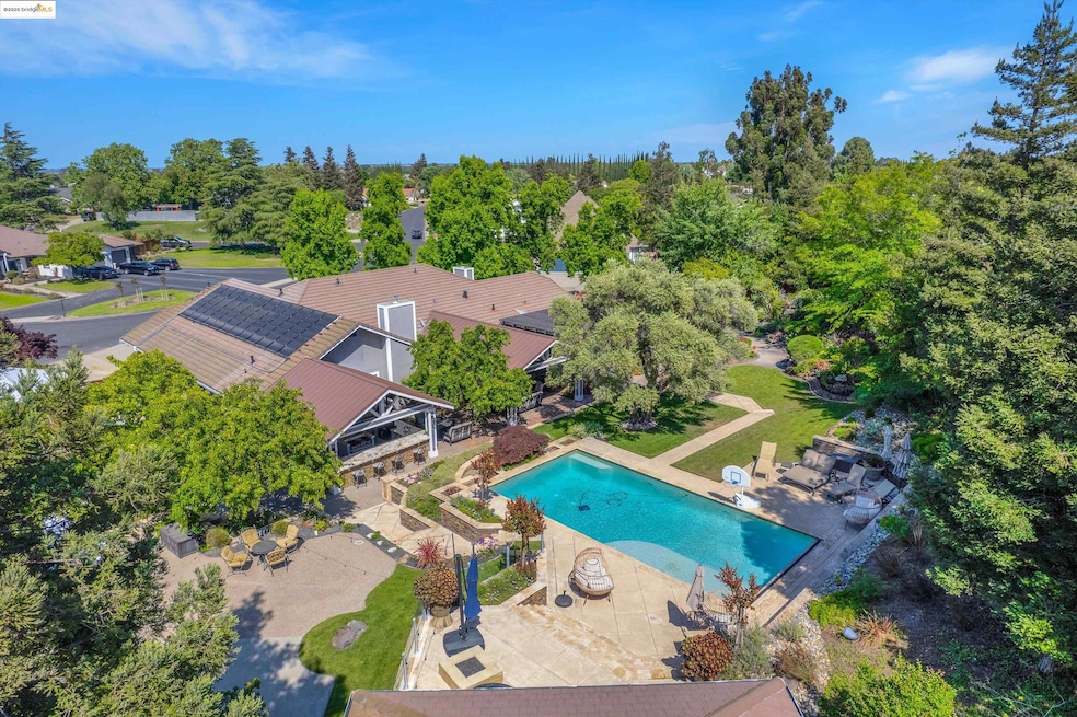 Sold $1,775,000 • Co-Listing Agent