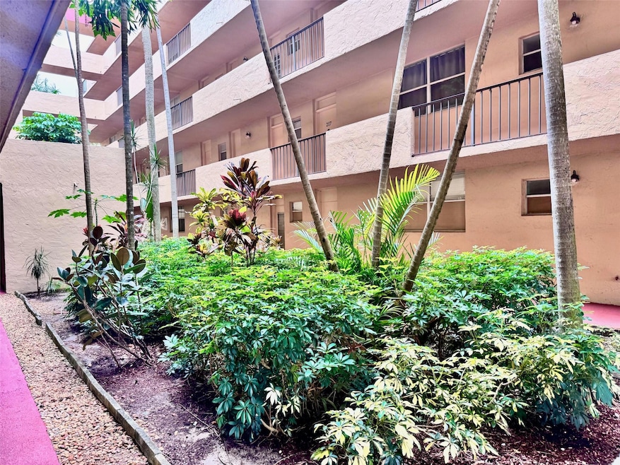 Polynesian Gardens Condominiums unit 301, Plantation, FL 33317 - photo 1