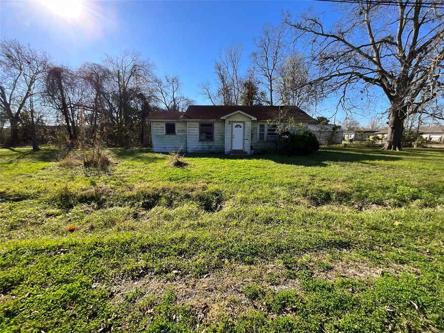 1404 3rd St, Bay City, TX 77414 - photo 1