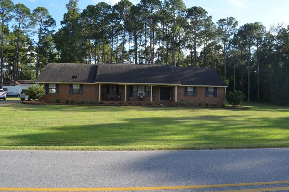 918 Douglas Dr, Bainbridge, GA 39819 - photo 1