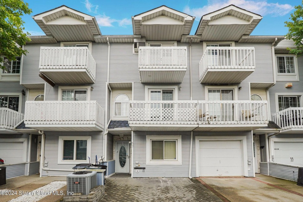 67 Country Dr E unit 56, Staten Island, NY 10314 - photo 1